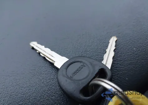 1999 Chevrolet Silverado 2500 C2500 z USA, uszkodzony, nr VIN 1GCFC24TXXE211950